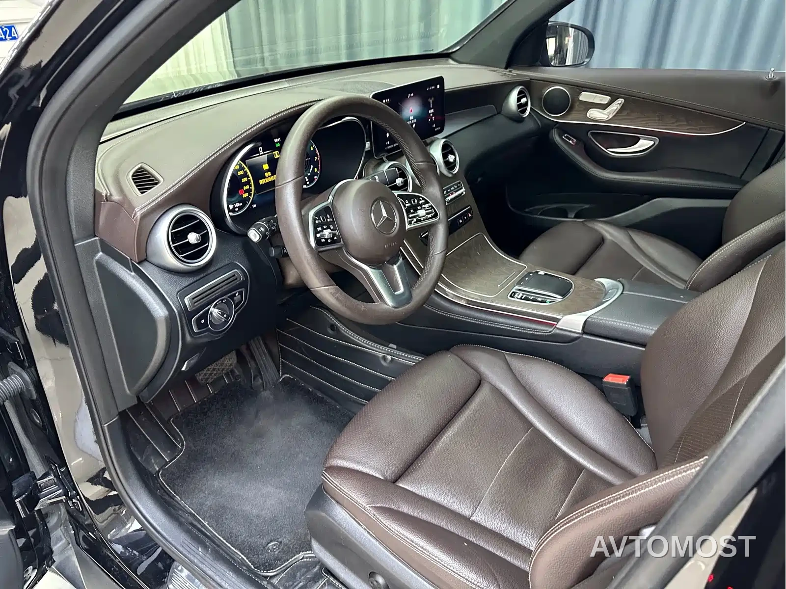 Mercedes-Benz GLC 2021 GLC 260 L 4MATIC Luxury — фото 2