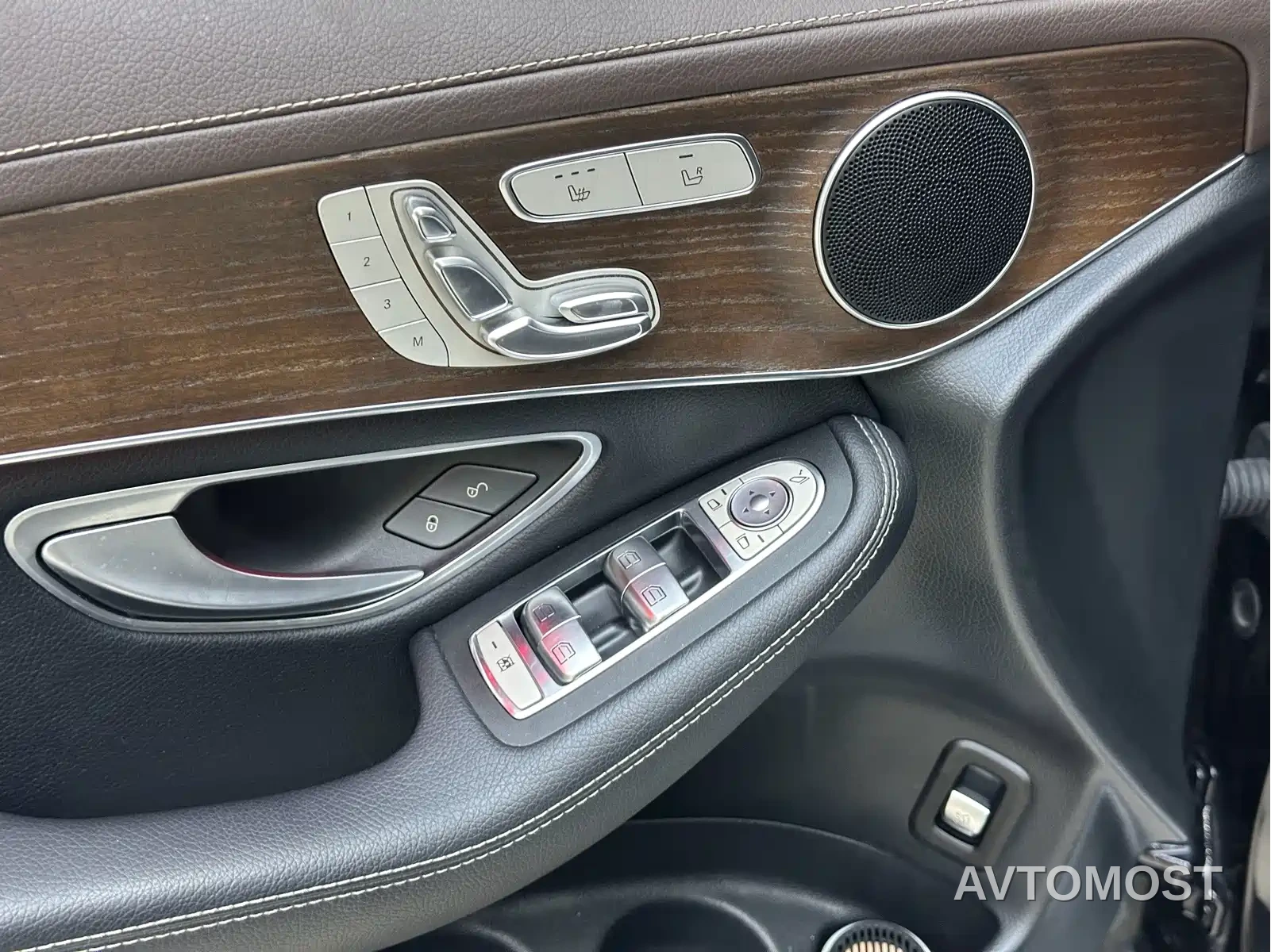 Mercedes-Benz GLC 2021 GLC 260 L 4MATIC Luxury — фото 3