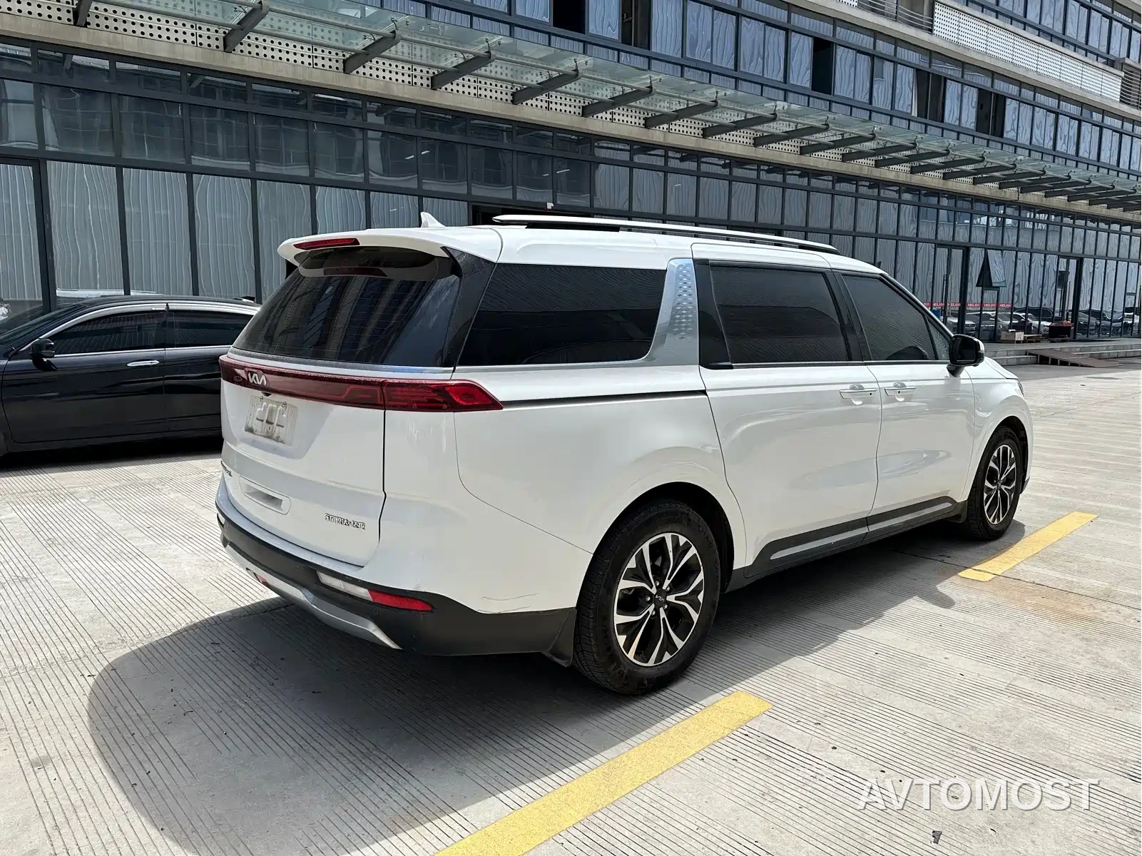 Kia Carnival 2021 2.0T Flagship Edition — фото 4