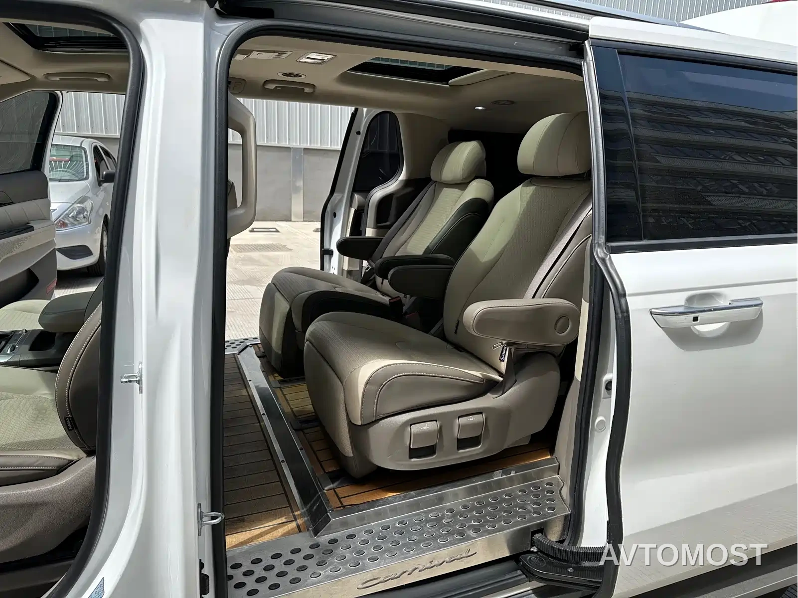 Kia Carnival 2021 2.0T Flagship Edition — фото 8