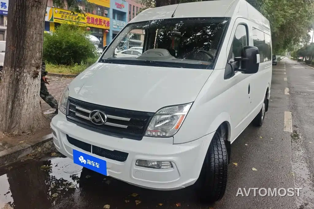 SAIC Maxus Xintu V80 2021 2.0T Manual Classic Aoyuntong Short Wheelbase Medium Roof 5/6-Seater — фото 1