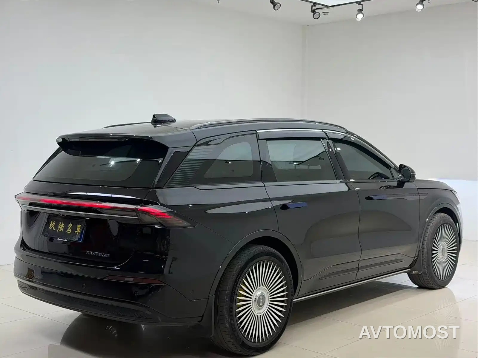 Lincoln Nautilus 2023 2.0T AWD Zun Rui Hybrid Edition — фото 15