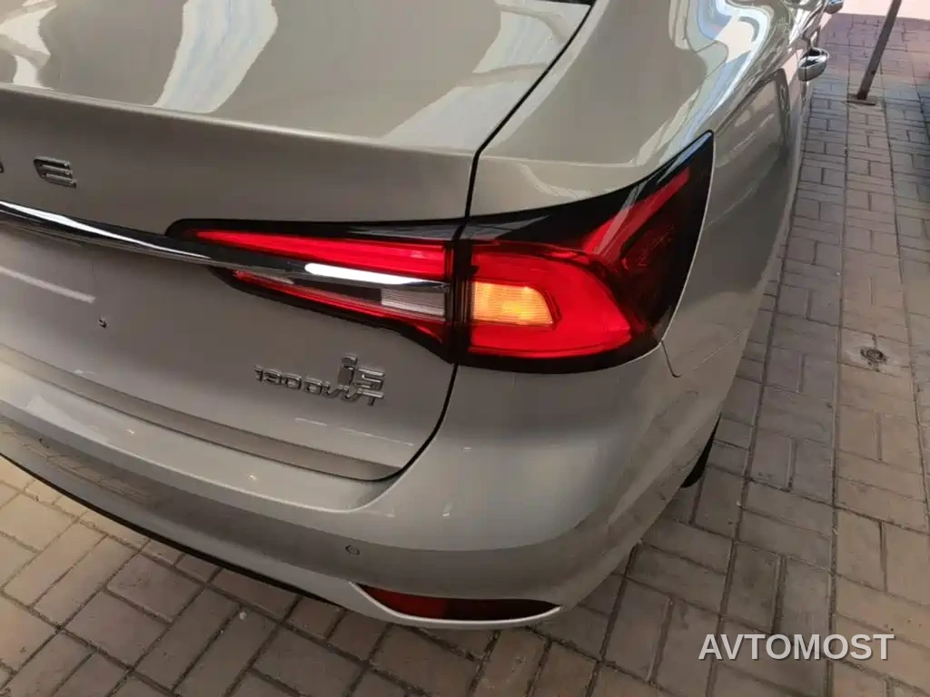 Roewe i5 2020 1.5L Manual 4G Connected Premium Flagship Edition — фото 8