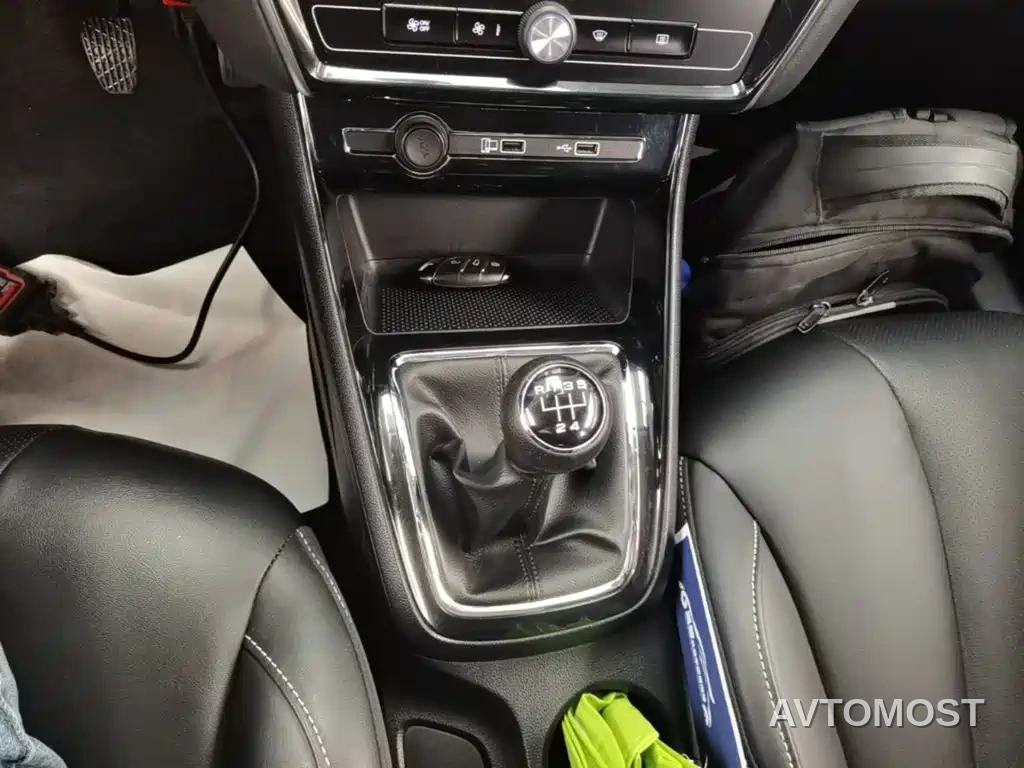 Roewe i5 2020 1.5L Manual 4G Connected Premium Flagship Edition — фото 14