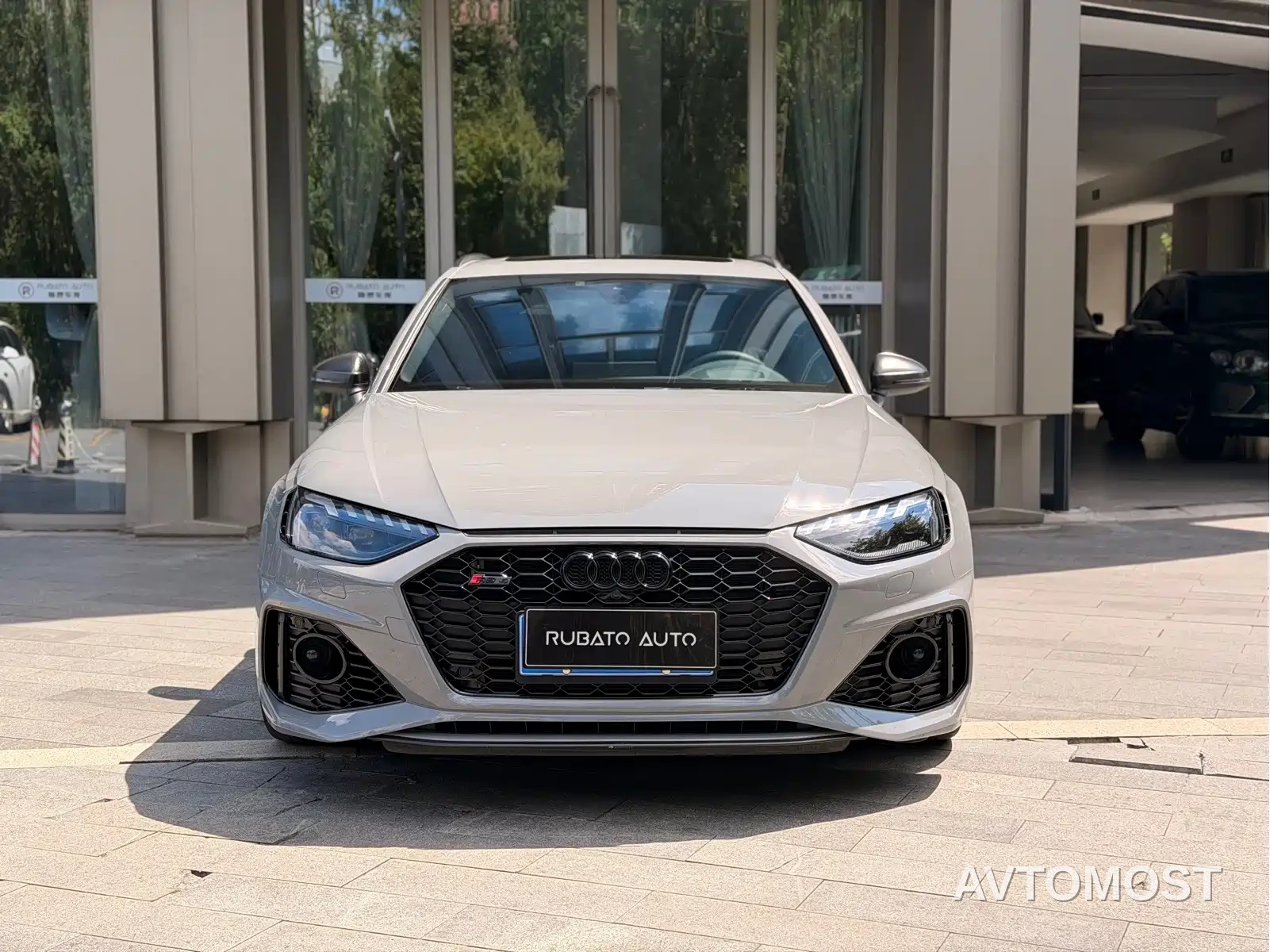Audi RS 4 2023 Model RS4 Avant Dark Gold Edition — фото 4