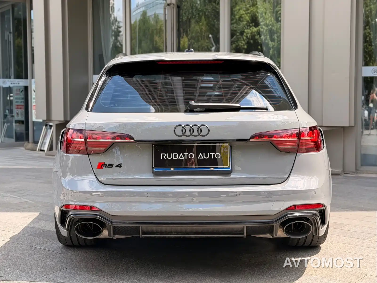 Audi RS 4 2023 Model RS4 Avant Dark Gold Edition — фото 5
