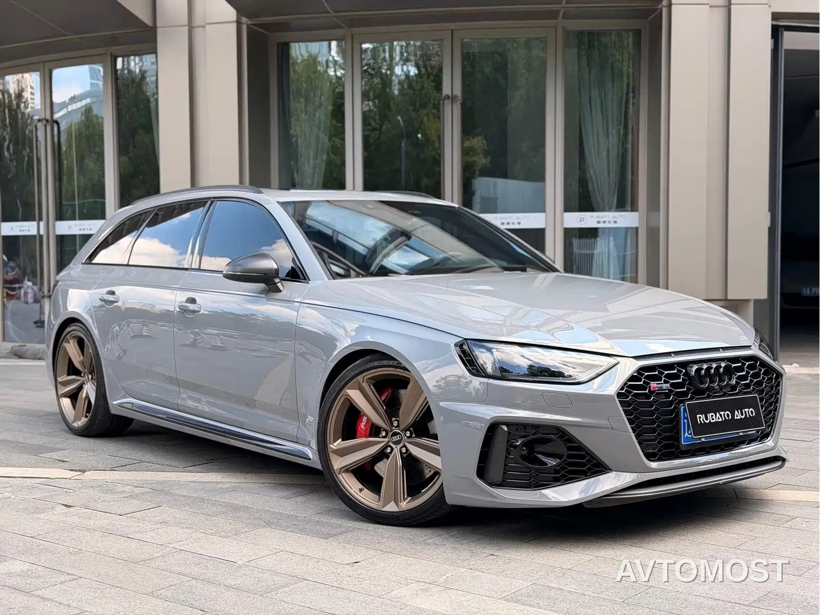 Audi RS 4 2023 Model RS4 Avant Dark Gold Edition — фото 6