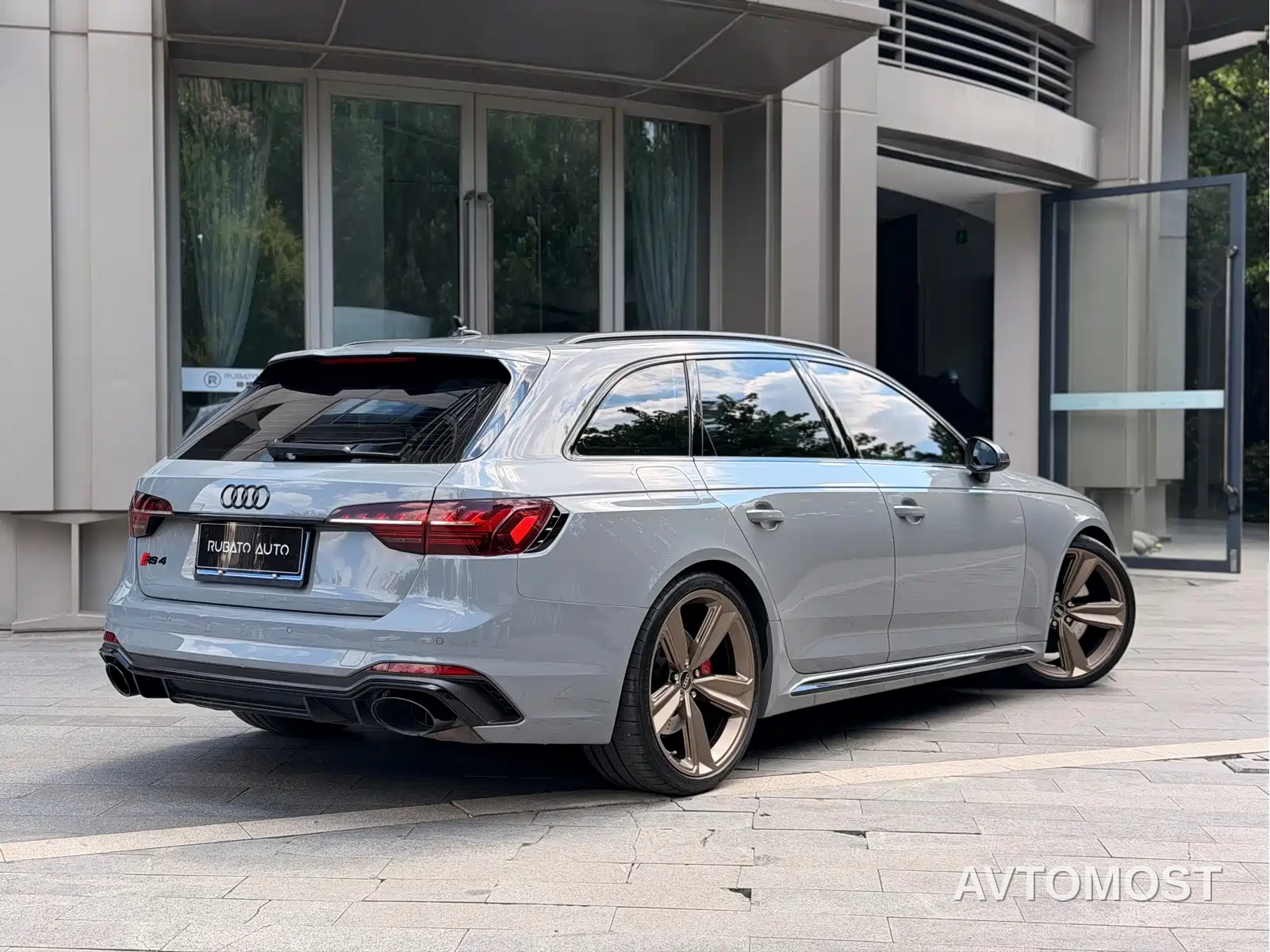 Audi RS 4 2023 Model RS4 Avant Dark Gold Edition — фото 7