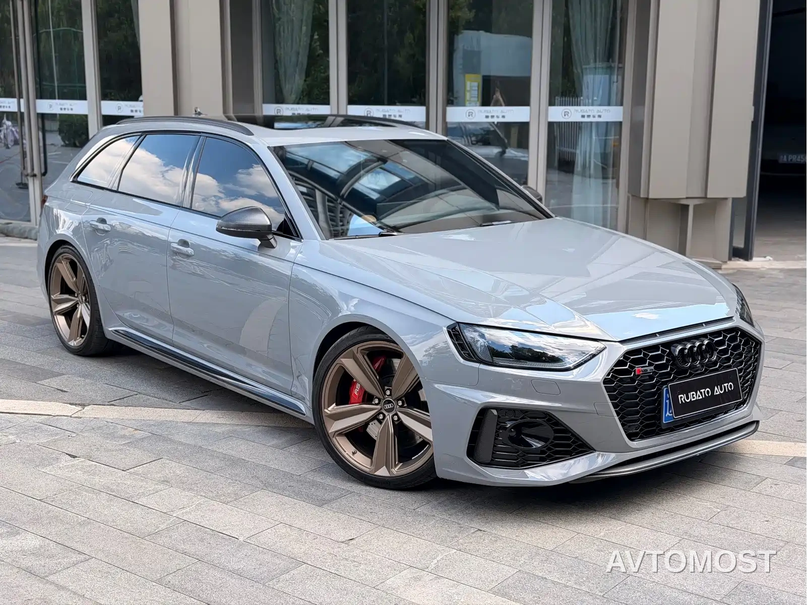 Audi RS 4 2023 Model RS4 Avant Dark Gold Edition — фото 8