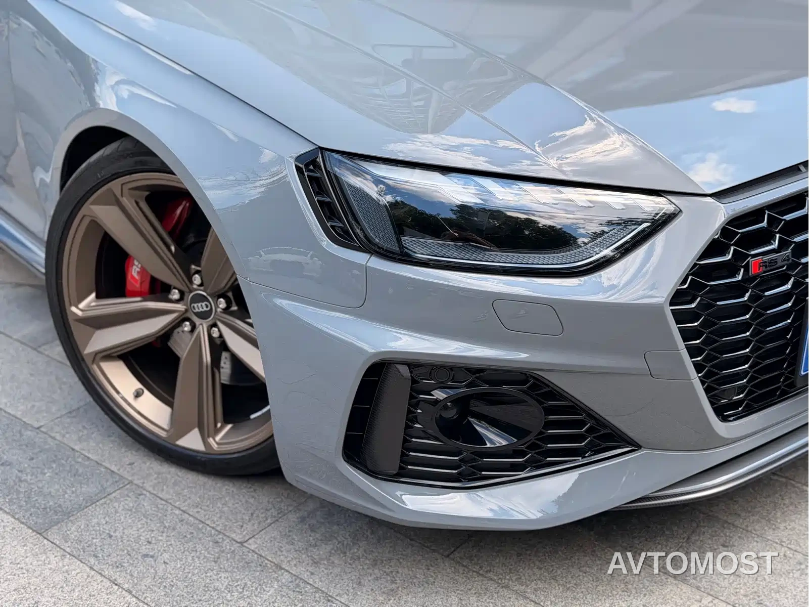 Audi RS 4 2023 Model RS4 Avant Dark Gold Edition — фото 9