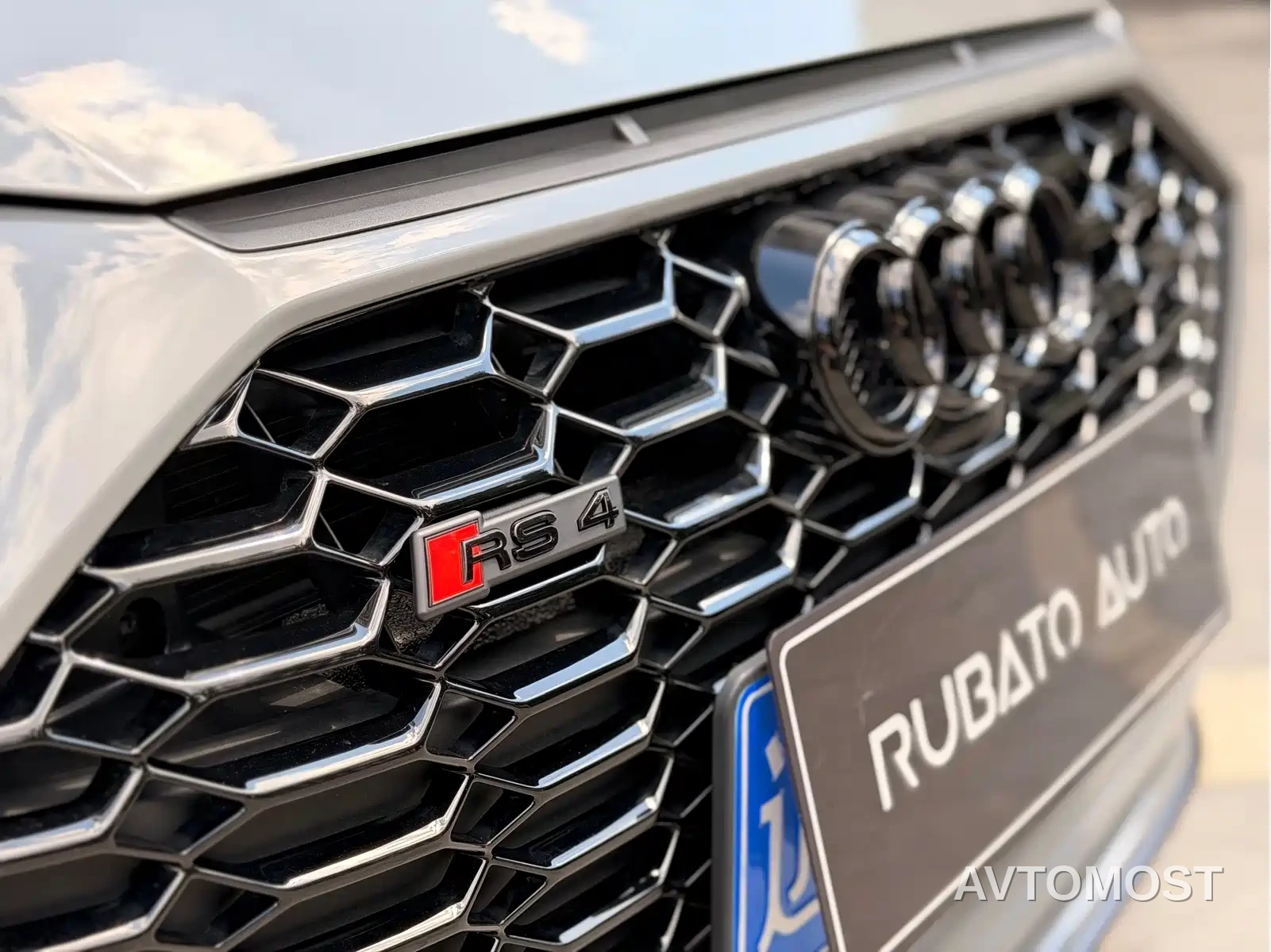 Audi RS 4 2023 Model RS4 Avant Dark Gold Edition — фото 10