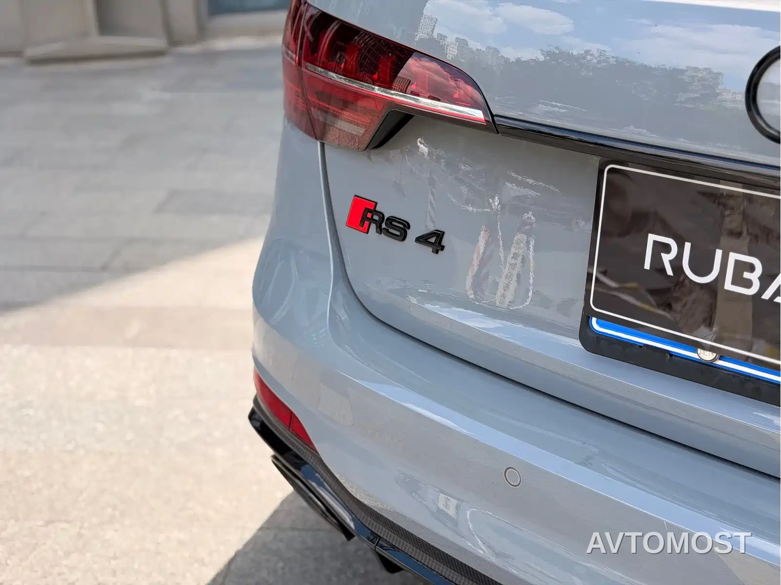 Audi RS 4 2023 Model RS4 Avant Dark Gold Edition — фото 11