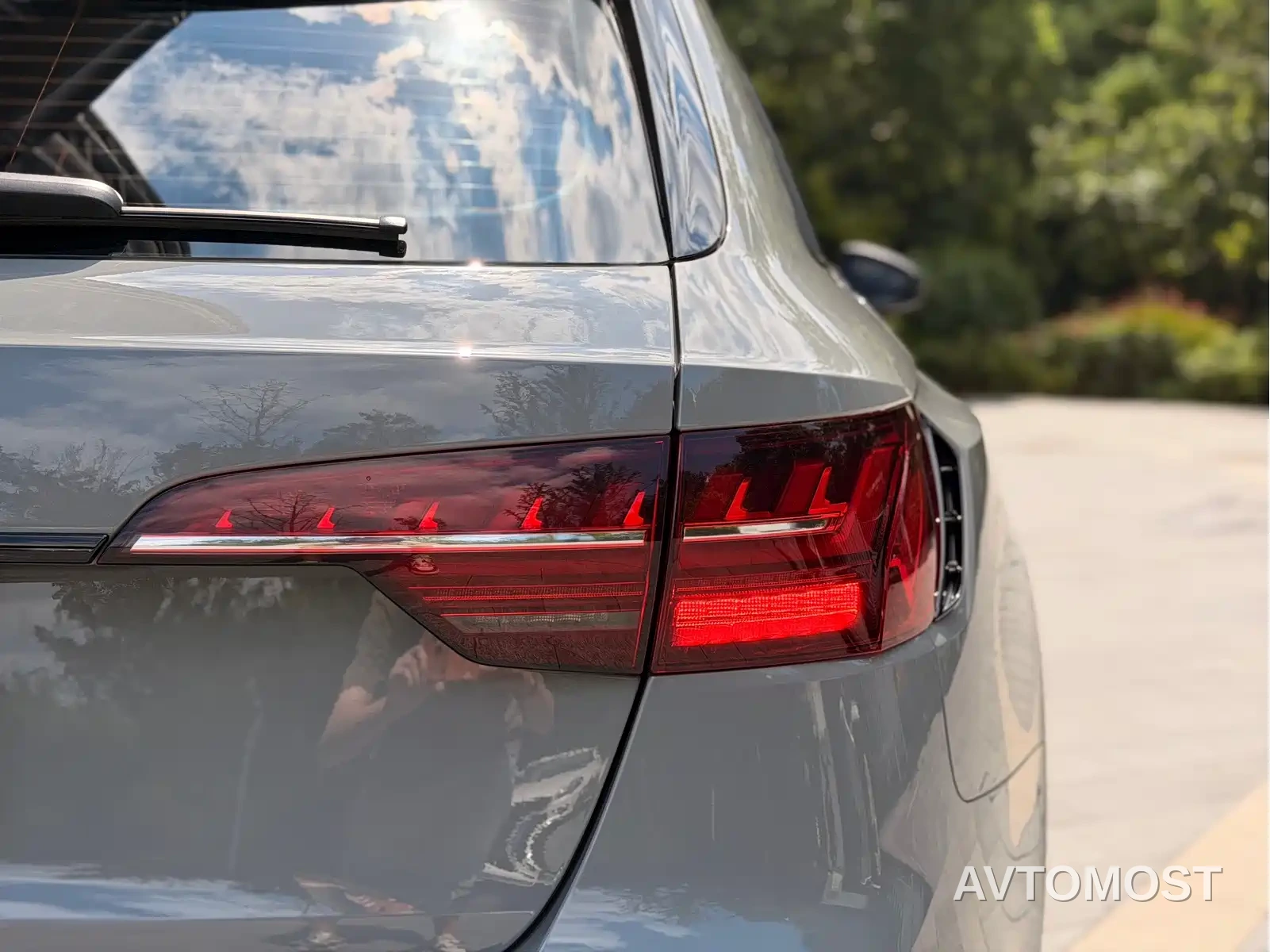 Audi RS 4 2023 Model RS4 Avant Dark Gold Edition — фото 12