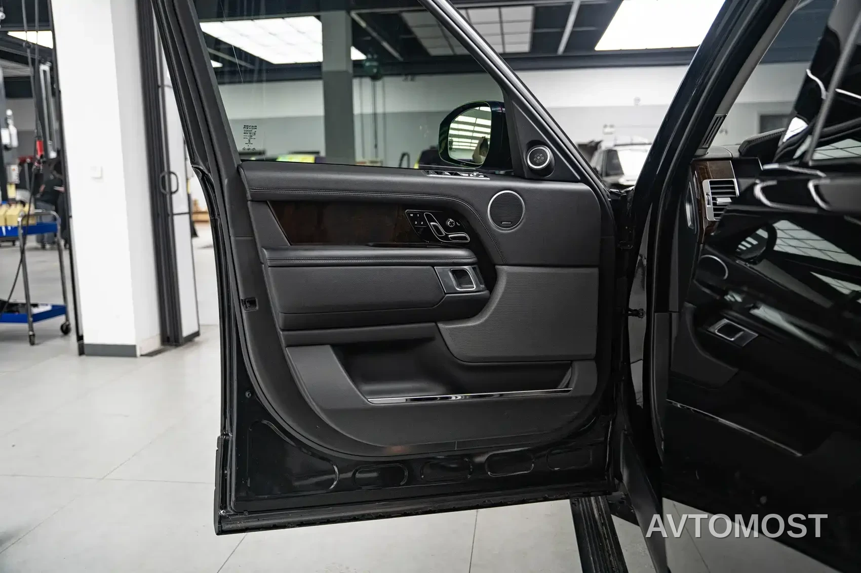 Land Rover Range Rover 2020 3.0 L6 Shengshi Edition — фото 8