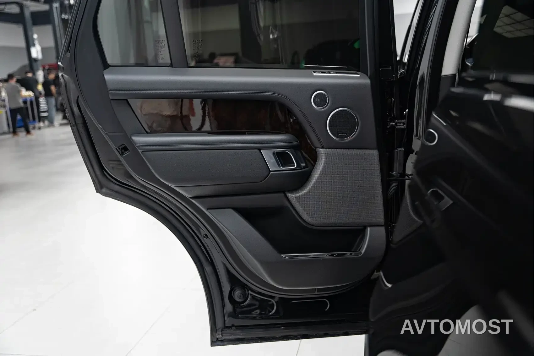 Land Rover Range Rover 2020 3.0 L6 Shengshi Edition — фото 13
