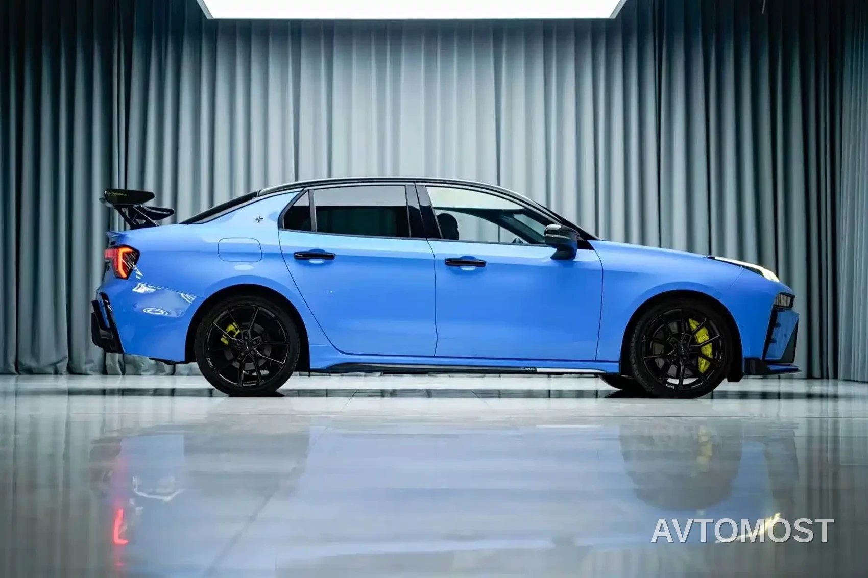 Lynk & Co 03 2023 03+ 2.0TD Auto Cyan Custom Performance Package — фото 10