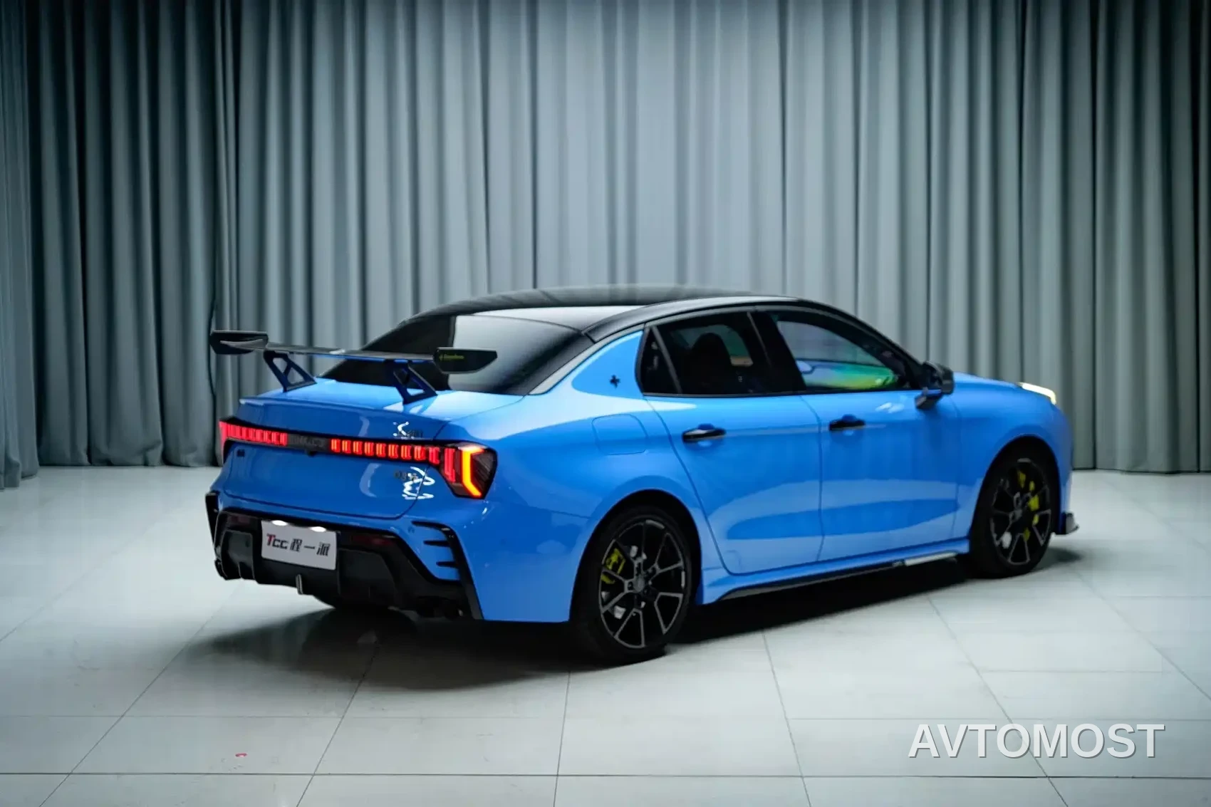 Lynk & Co 03 2023 03+ 2.0TD Auto Cyan Custom Performance Package — фото 11