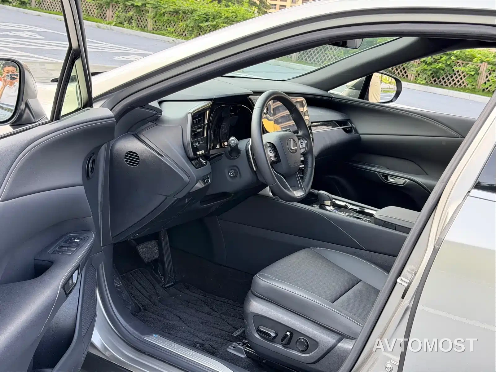 Lexus RX 2025 300 4WD Premium Edition — фото 7