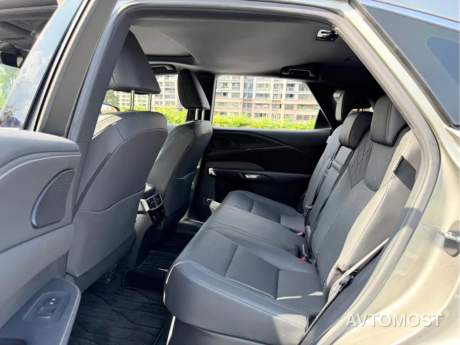Lexus RX 2025 300 4WD Premium Edition — фото 10