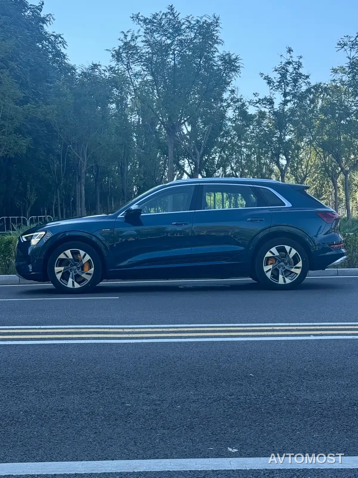 Audi e-tron (Import) 2019 55 quattro Fashion — фото 3