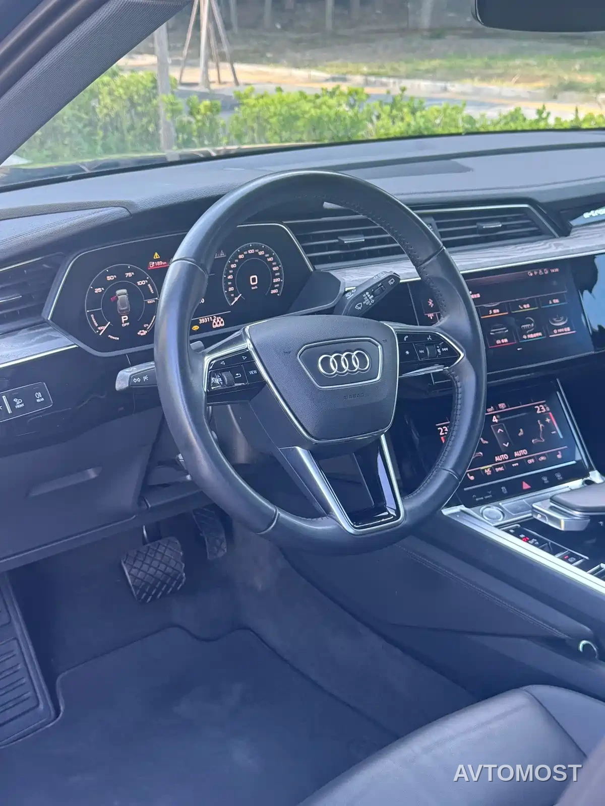 Audi e-tron (Import) 2019 55 quattro Fashion — фото 12