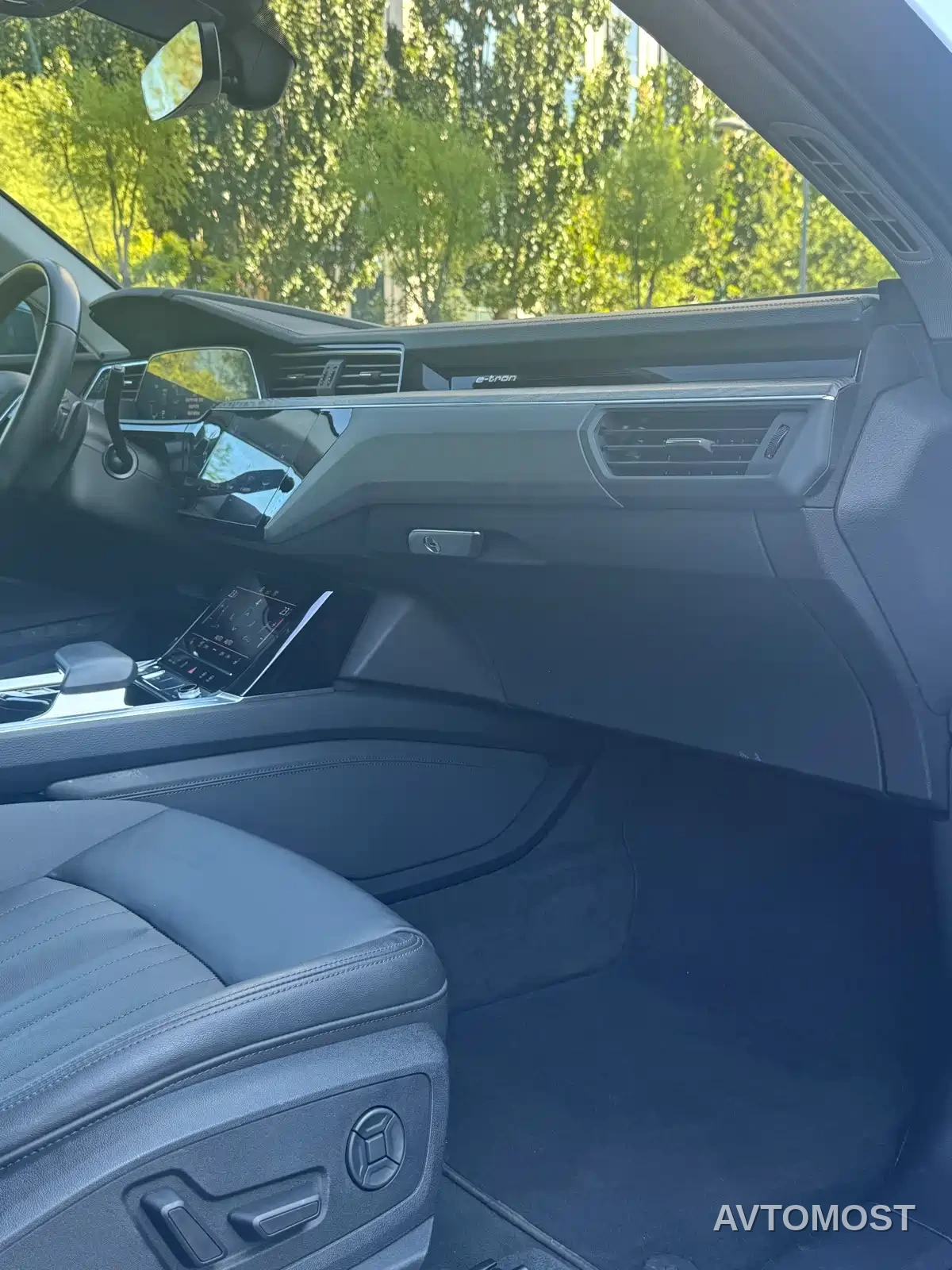 Audi e-tron (Import) 2019 55 quattro Fashion — фото 16