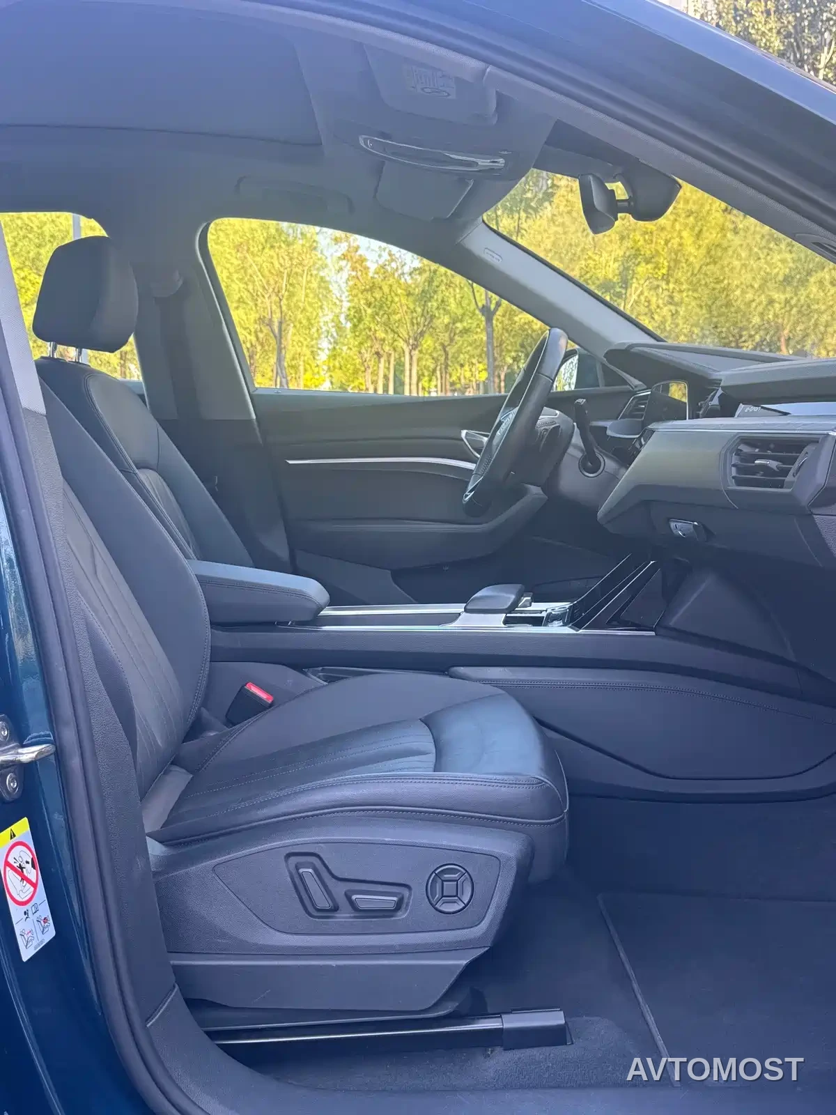 Audi e-tron (Import) 2019 55 quattro Fashion — фото 17