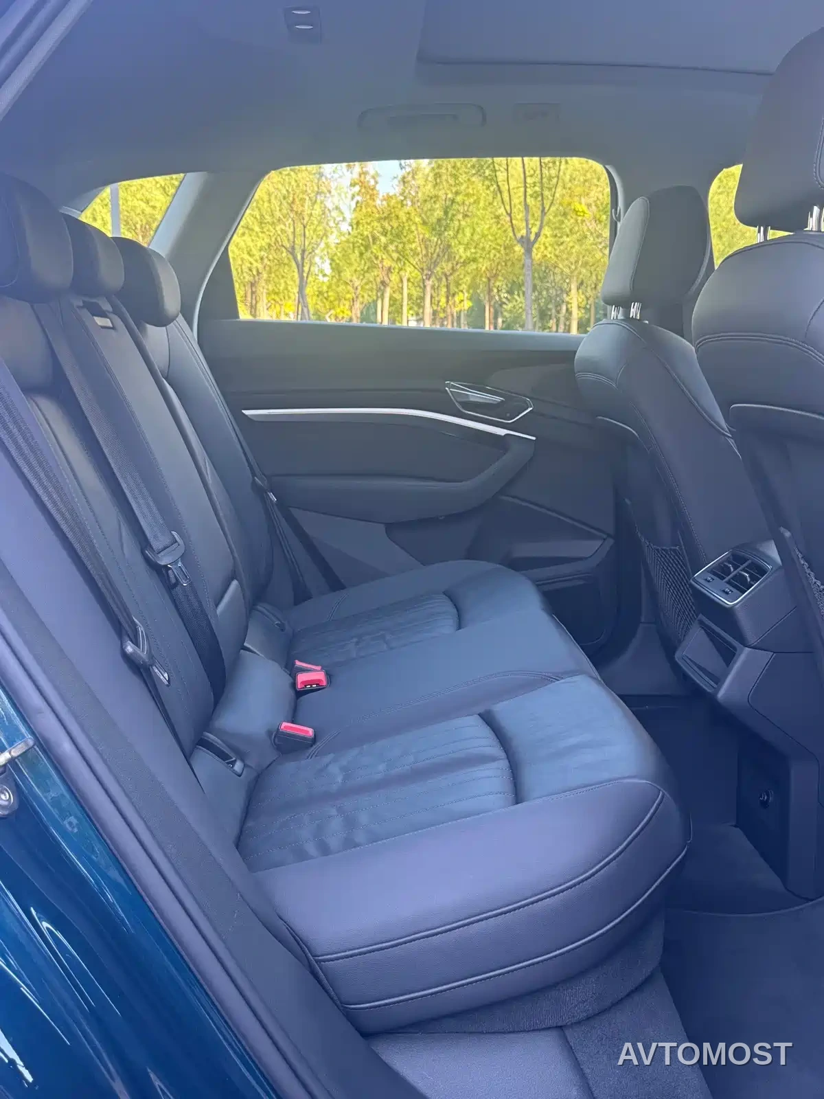 Audi e-tron (Import) 2019 55 quattro Fashion — фото 20