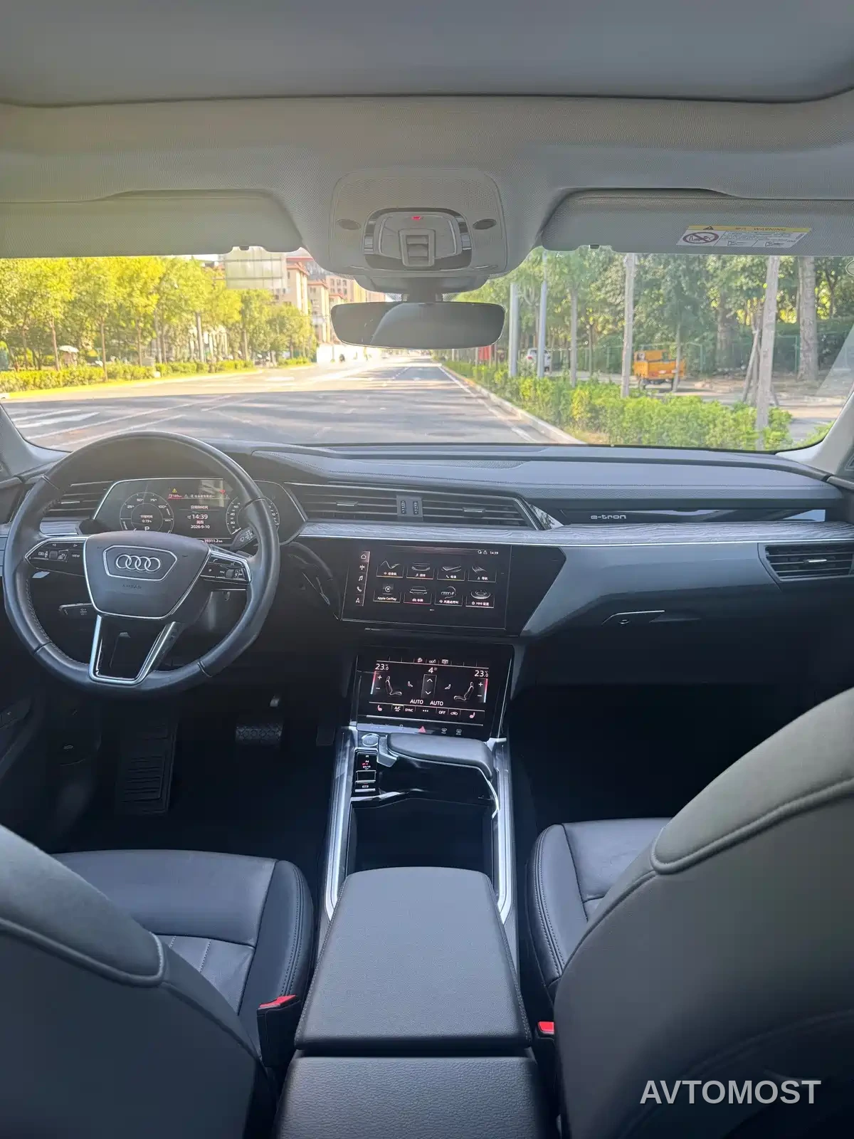 Audi e-tron (Import) 2019 55 quattro Fashion — фото 23