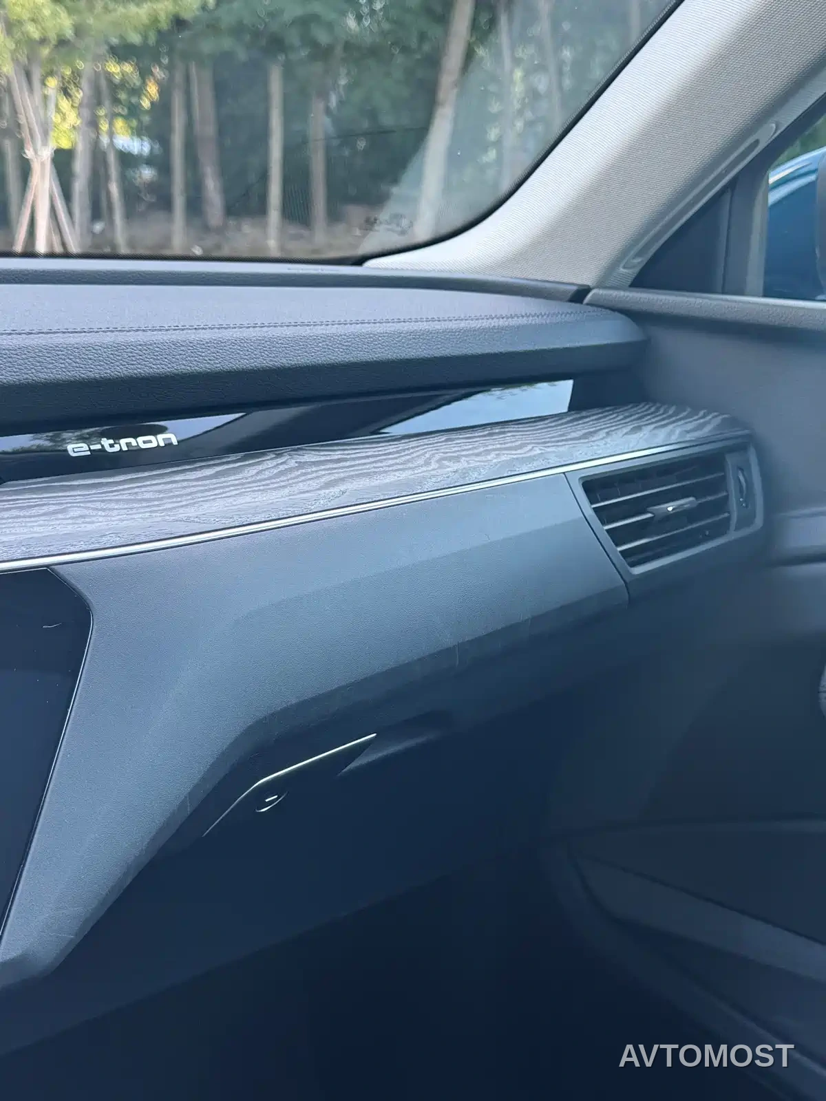Audi e-tron (Import) 2019 55 quattro Fashion — фото 32