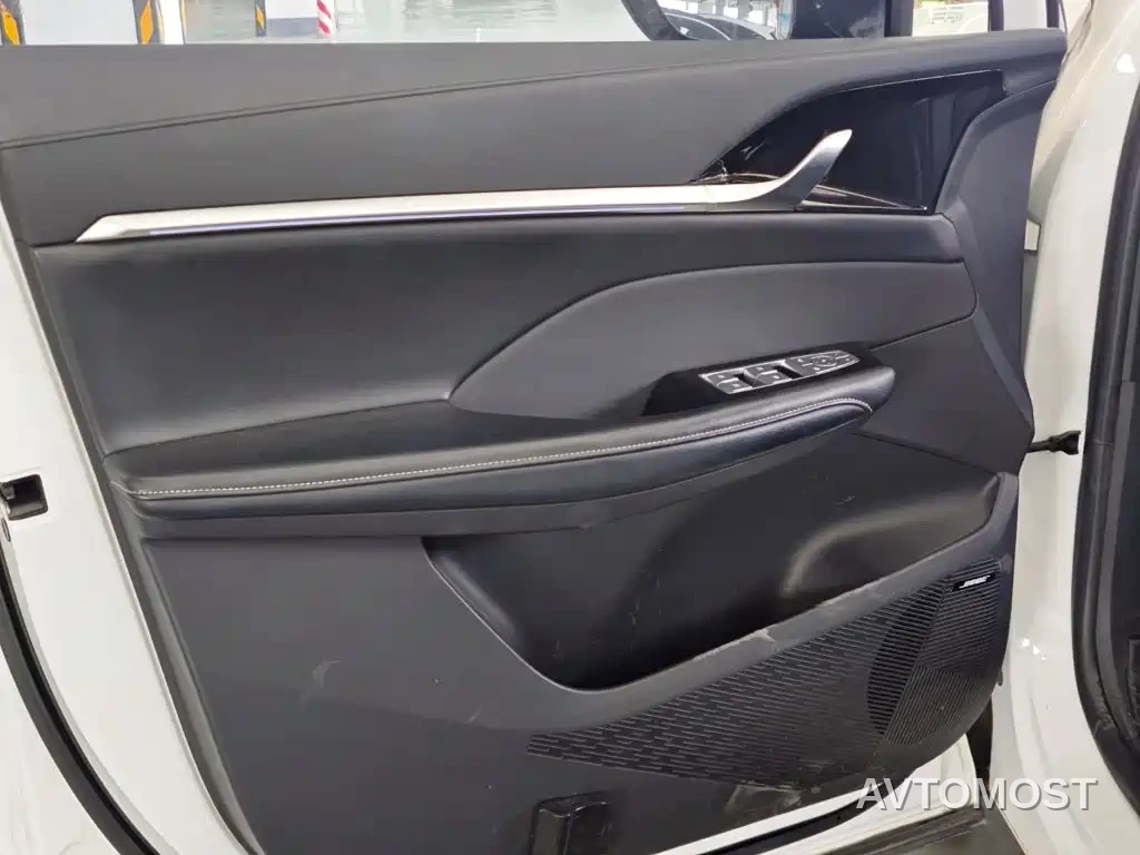 Roewe RX5 eMAX 2022 1.5T PHEV Fearless Honor Edition — фото 9