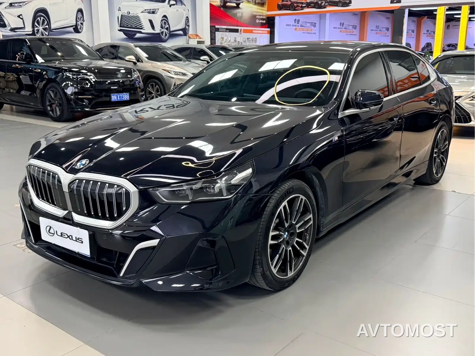 BMW 5 Series 2025 530Li Leading M Sport Package — фото 1