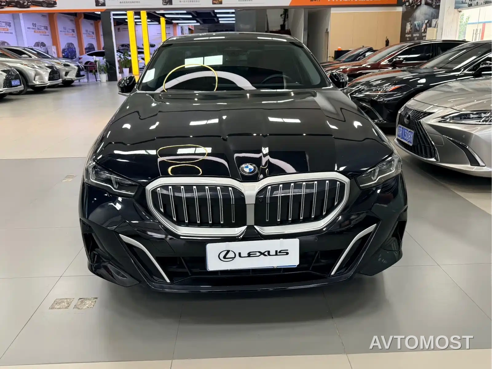 BMW 5 Series 2025 530Li Leading M Sport Package — фото 2