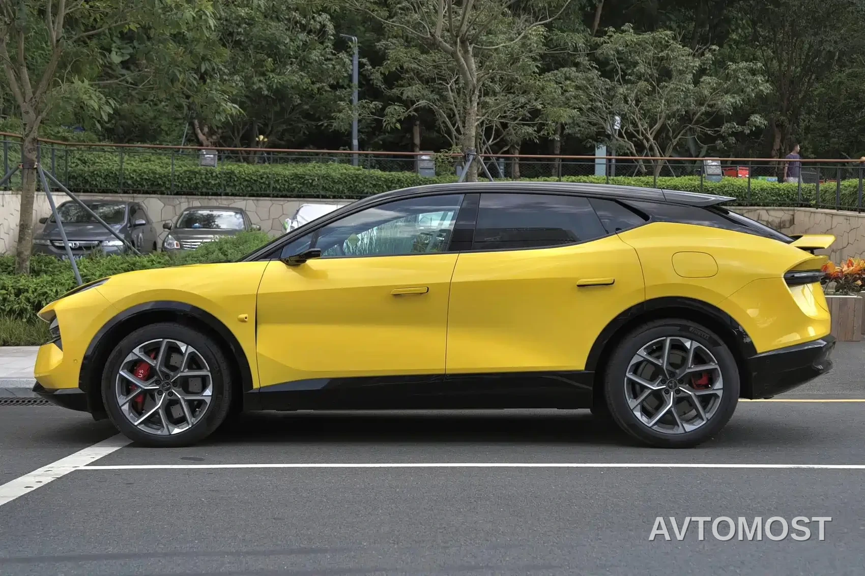 Lotus FOR ME 2026 Base Model 5-Seater — фото 2