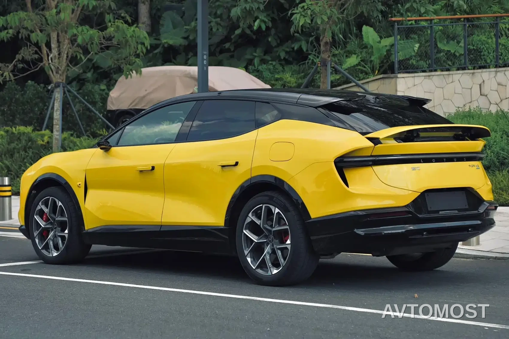 Lotus FOR ME 2026 Base Model 5-Seater — фото 3