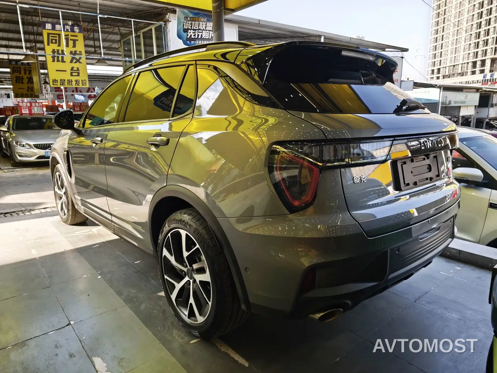 Lynk & Co 01 EM-P 2022 1.5TD PHEV Plus — фото 3