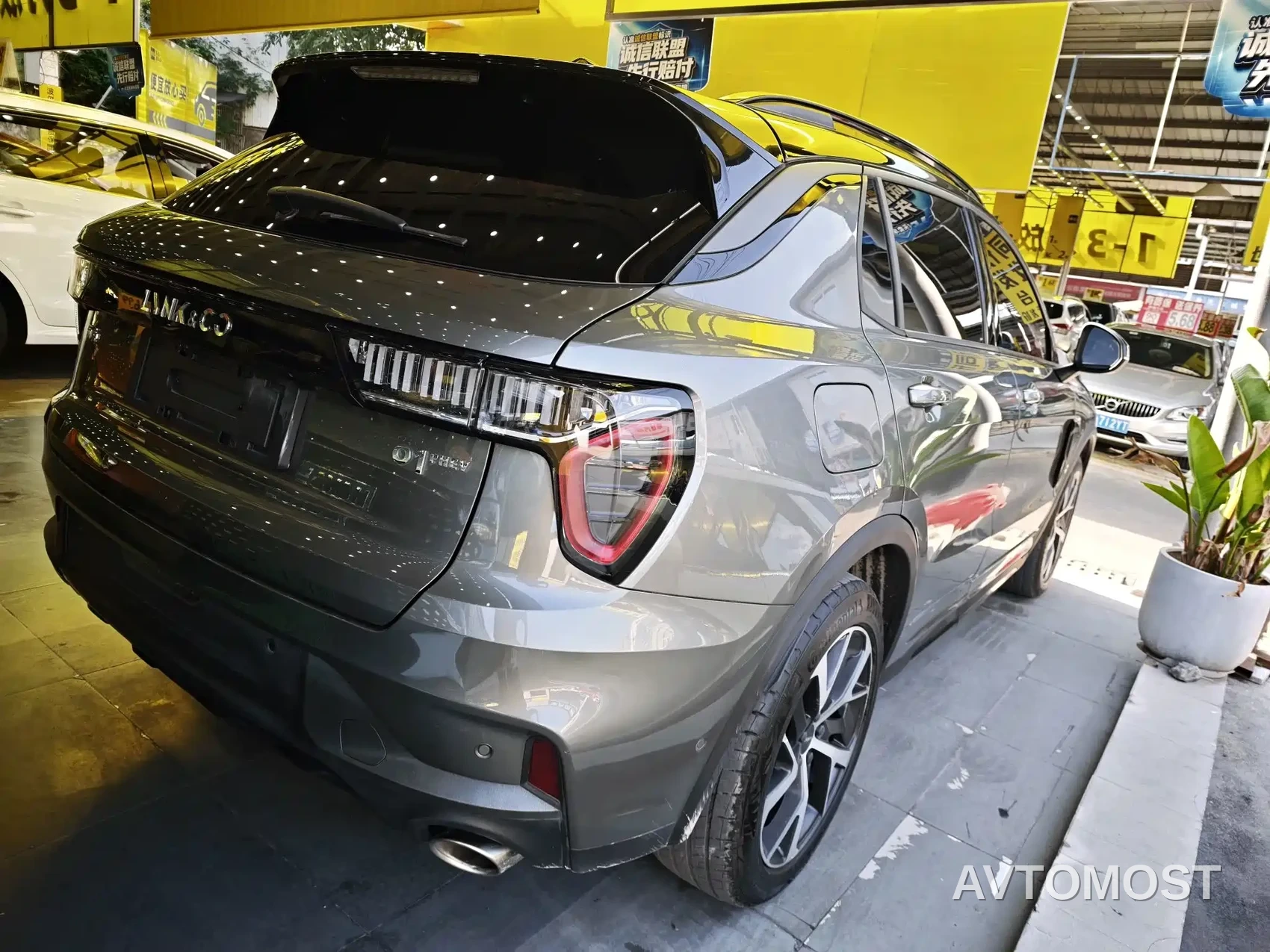 Lynk & Co 01 EM-P 2022 1.5TD PHEV Plus — фото 4