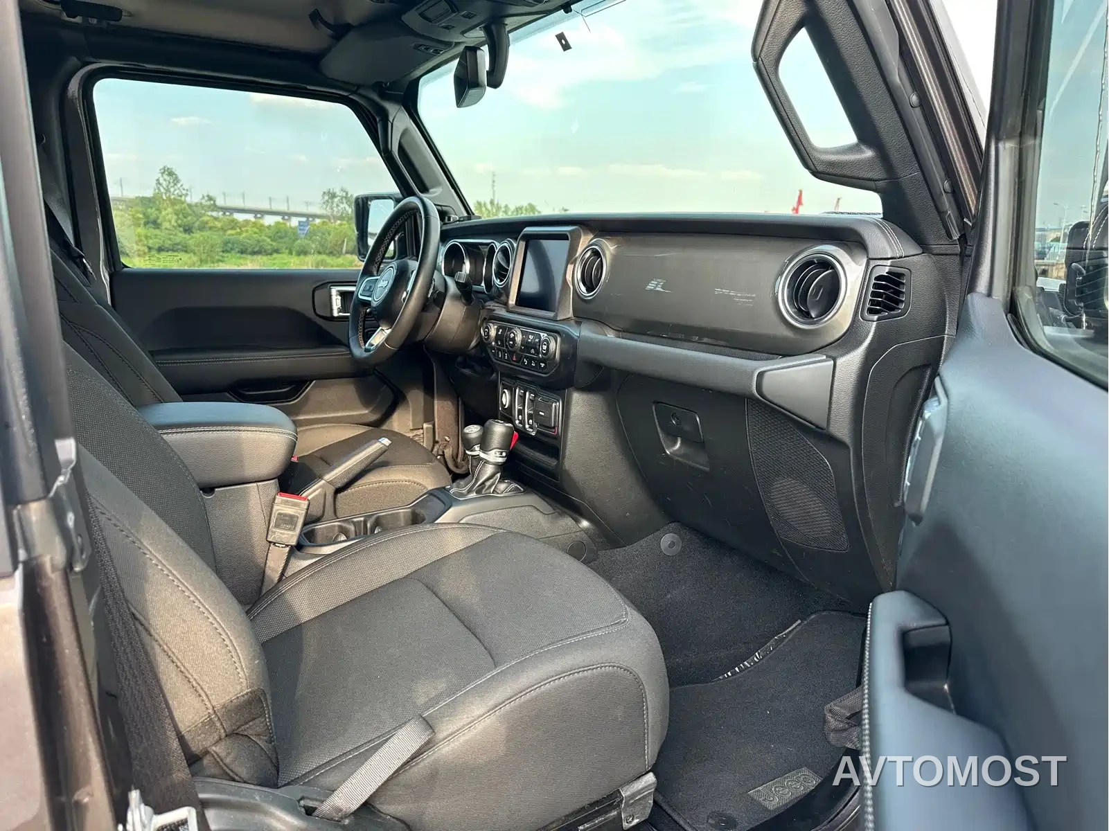 Jeep Wrangler 2021 2.0T Sahara Two-Door — фото 8