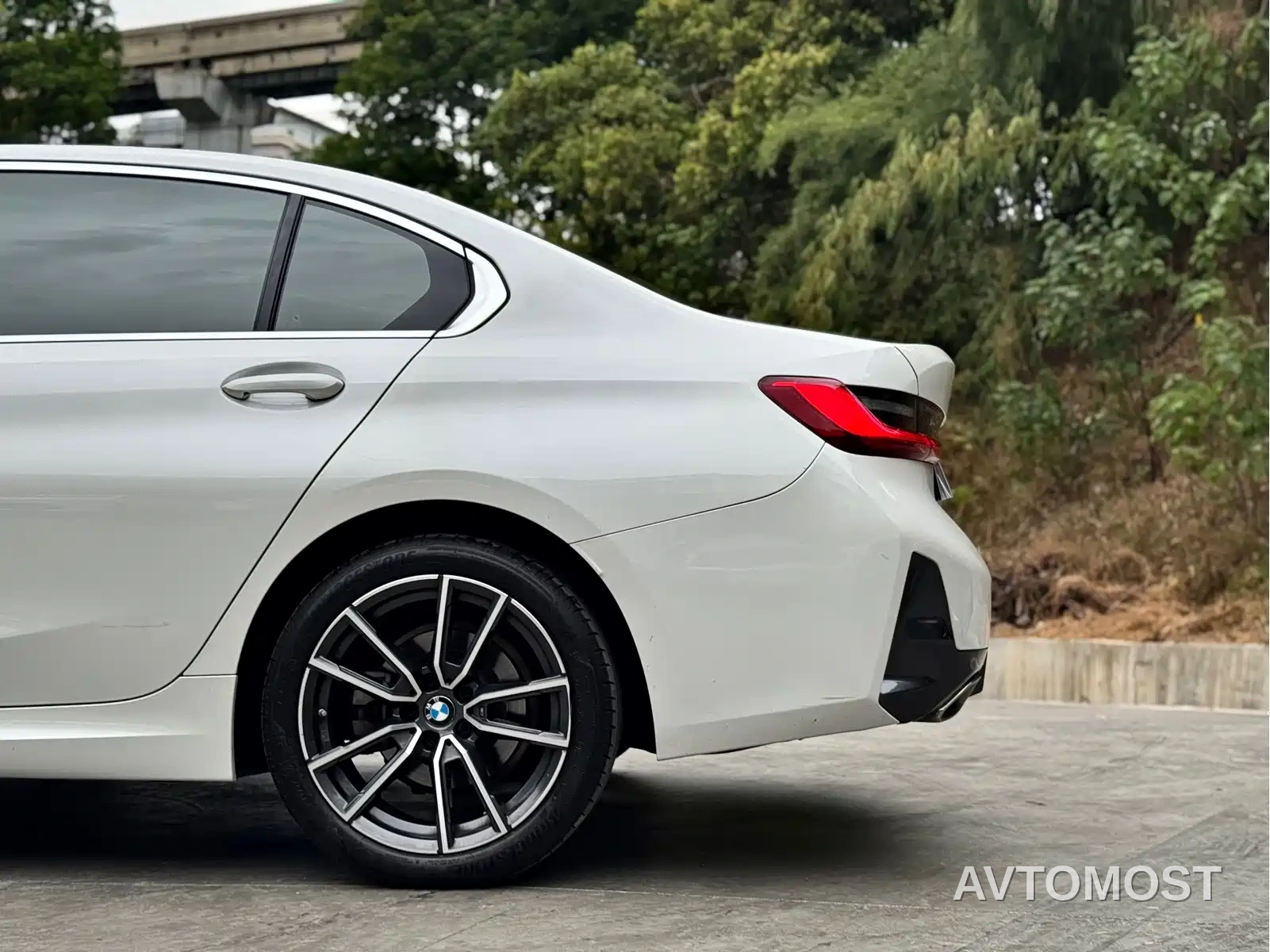 BMW 3 Series 2023 320Li M Sport Package — фото 40