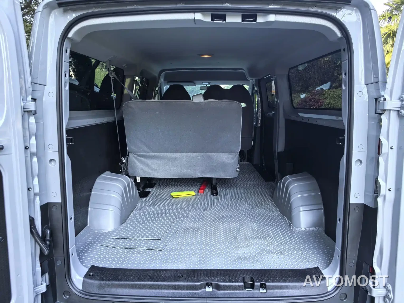 SAIC Maxus Dana V1L 2026 Low Roof Multi-function Version (62kWh) — фото 12