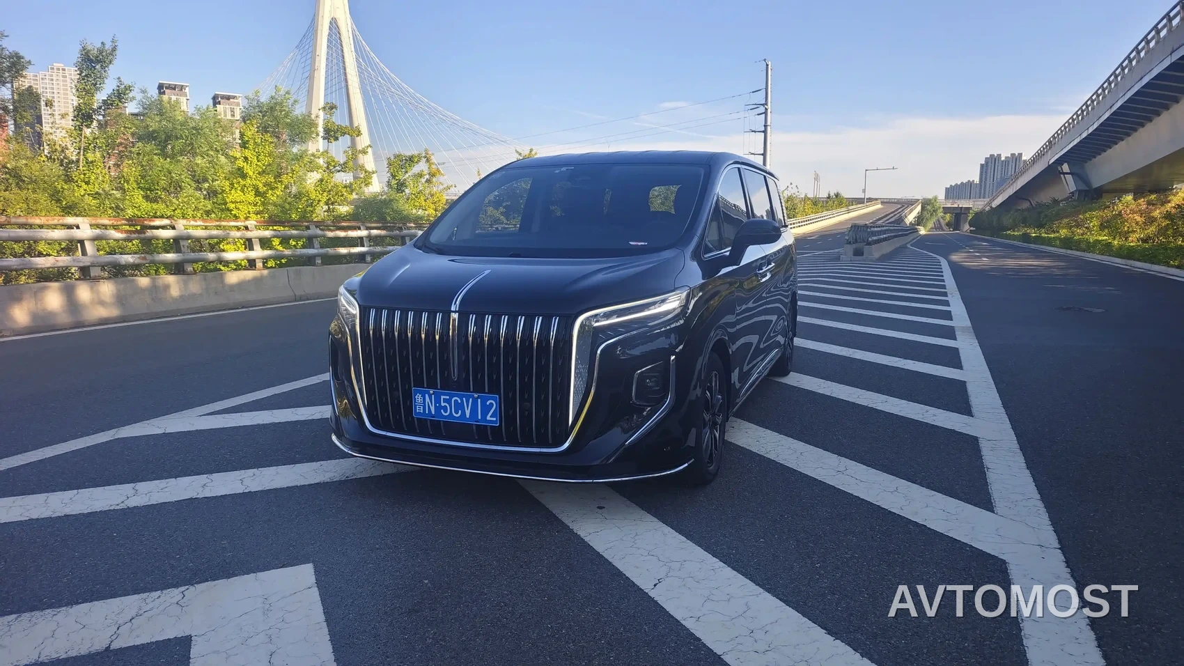 Hongqi HQ9 2023 2.0T Smart Connect Flag Enjoy Edition — фото 1