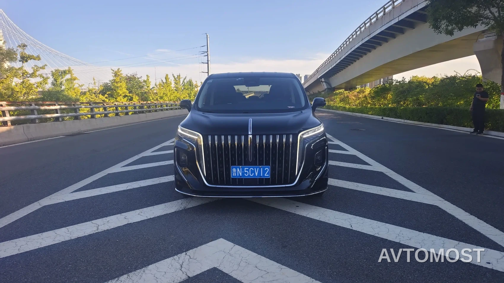 Hongqi HQ9 2023 2.0T Smart Connect Flag Enjoy Edition — фото 2