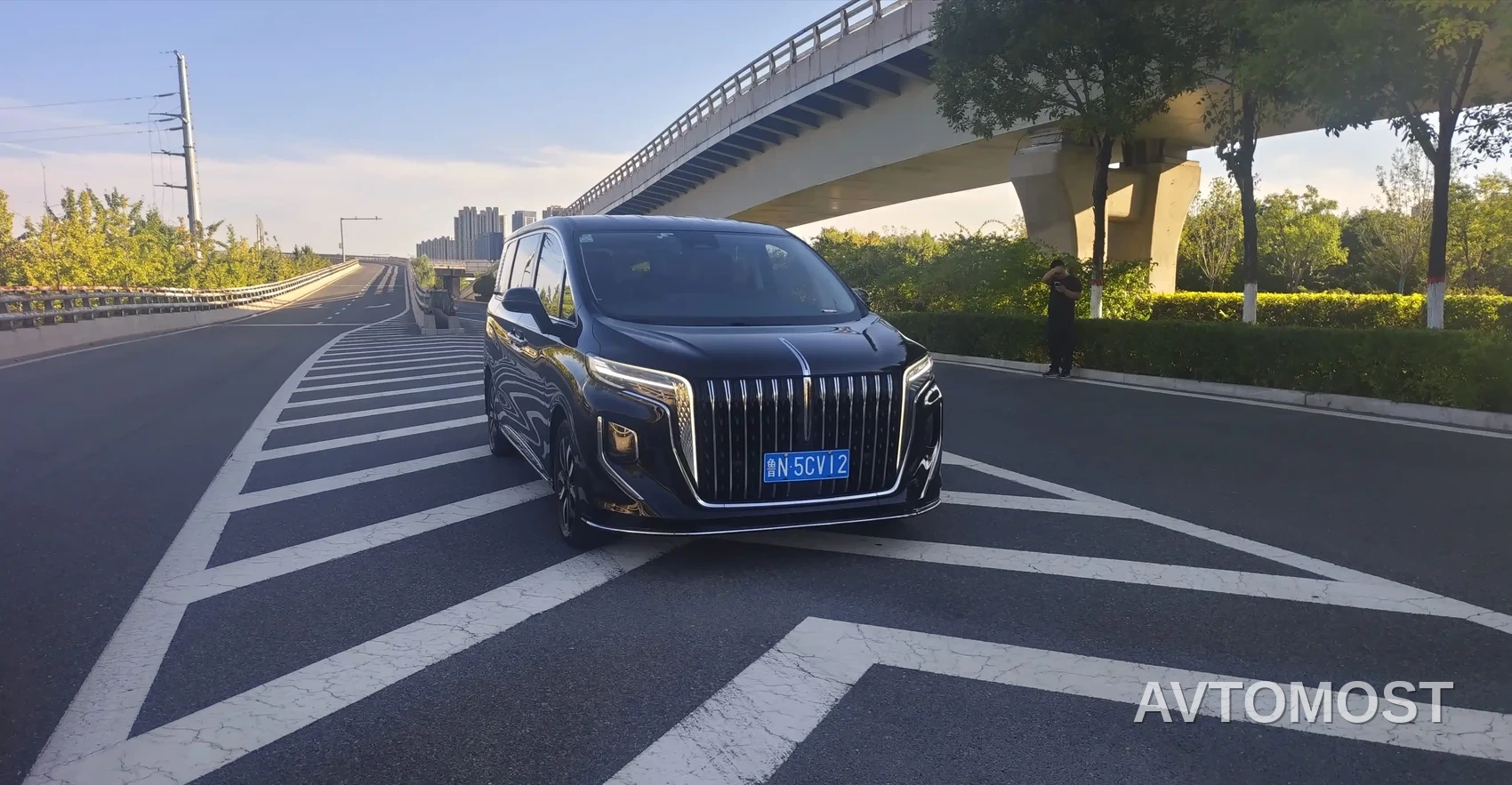 Hongqi HQ9 2023 2.0T Smart Connect Flag Enjoy Edition — фото 3