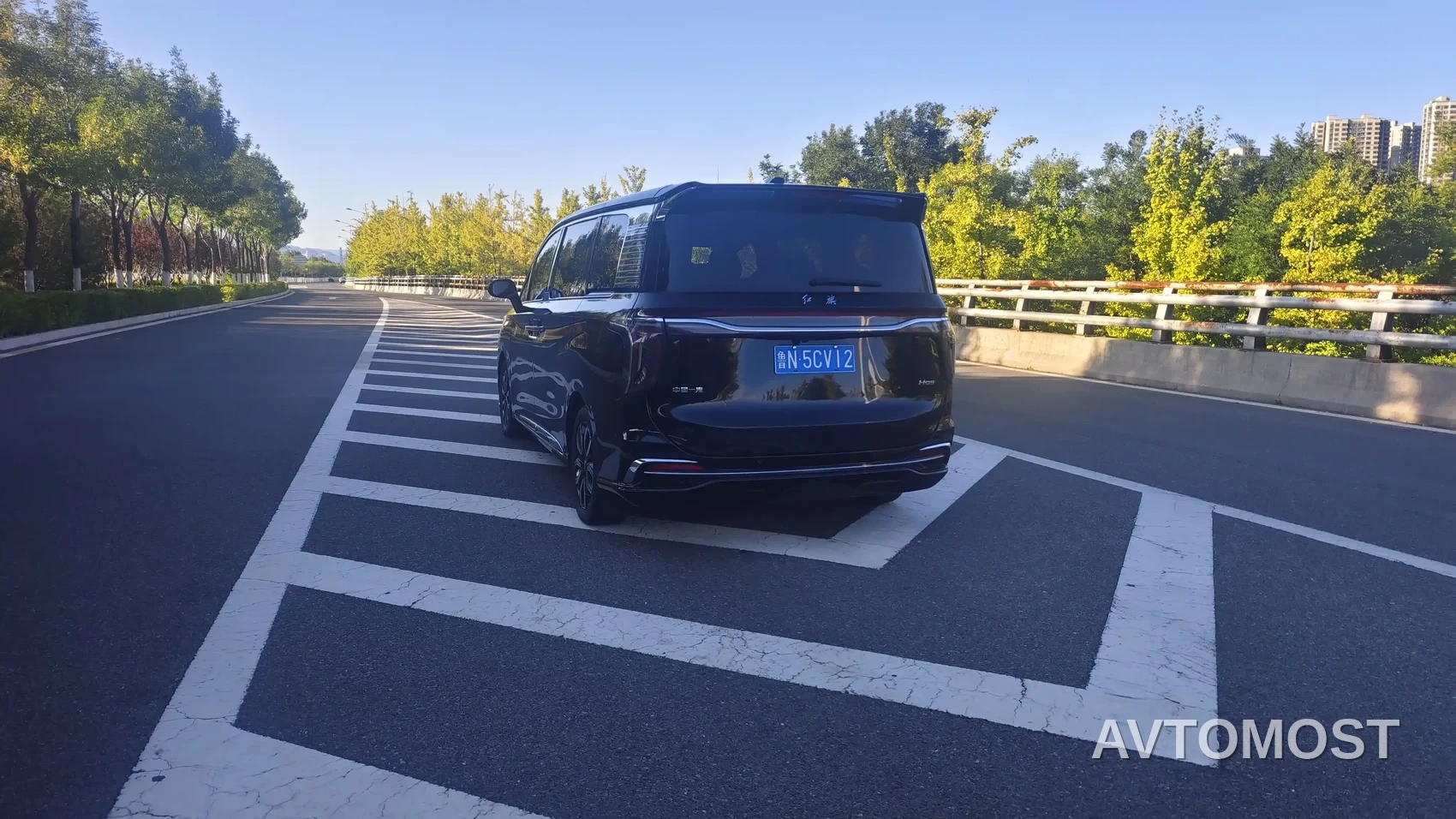 Hongqi HQ9 2023 2.0T Smart Connect Flag Enjoy Edition — фото 10