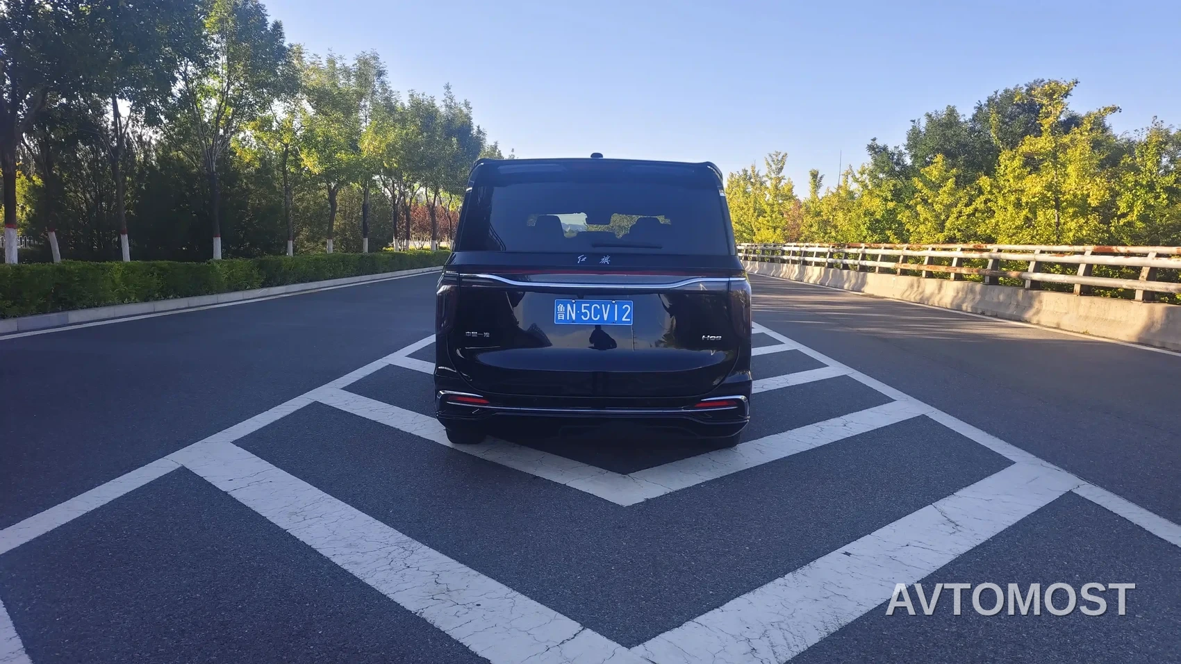 Hongqi HQ9 2023 2.0T Smart Connect Flag Enjoy Edition — фото 11