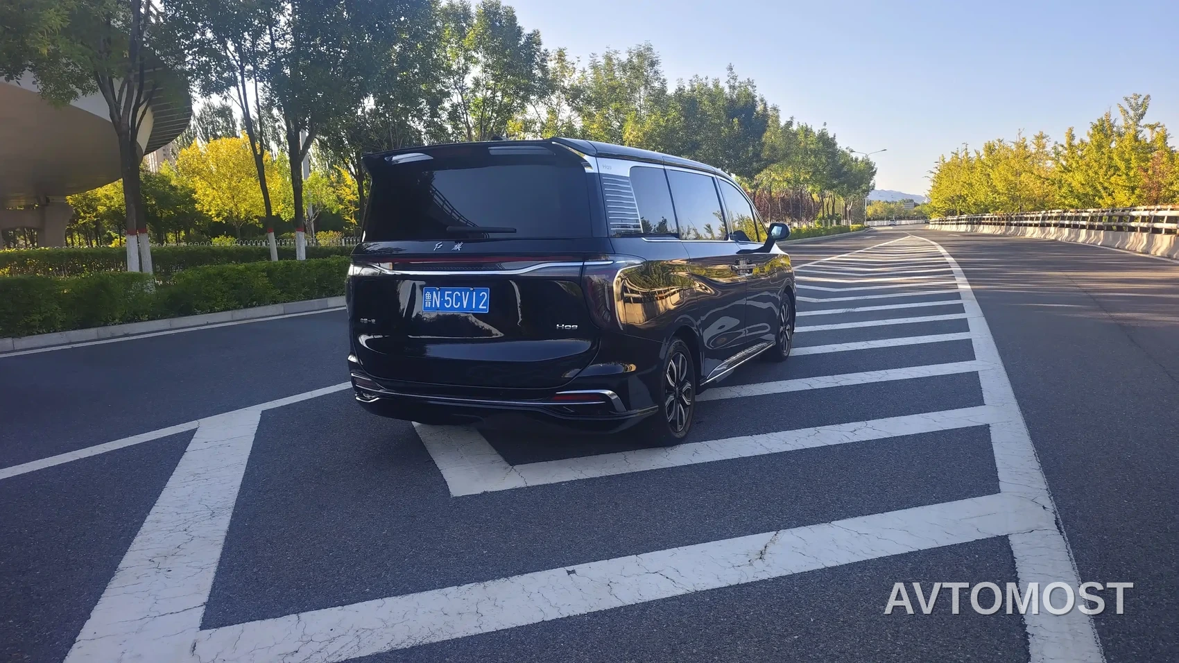 Hongqi HQ9 2023 2.0T Smart Connect Flag Enjoy Edition — фото 12