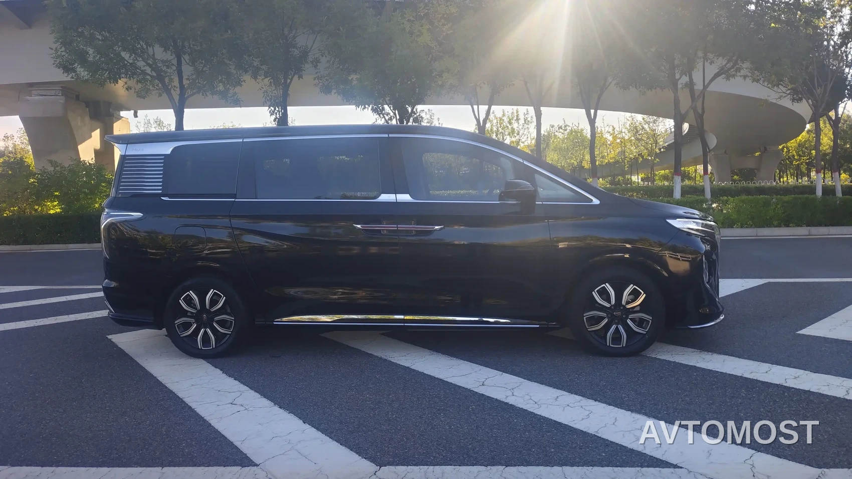 Hongqi HQ9 2023 2.0T Smart Connect Flag Enjoy Edition — фото 13