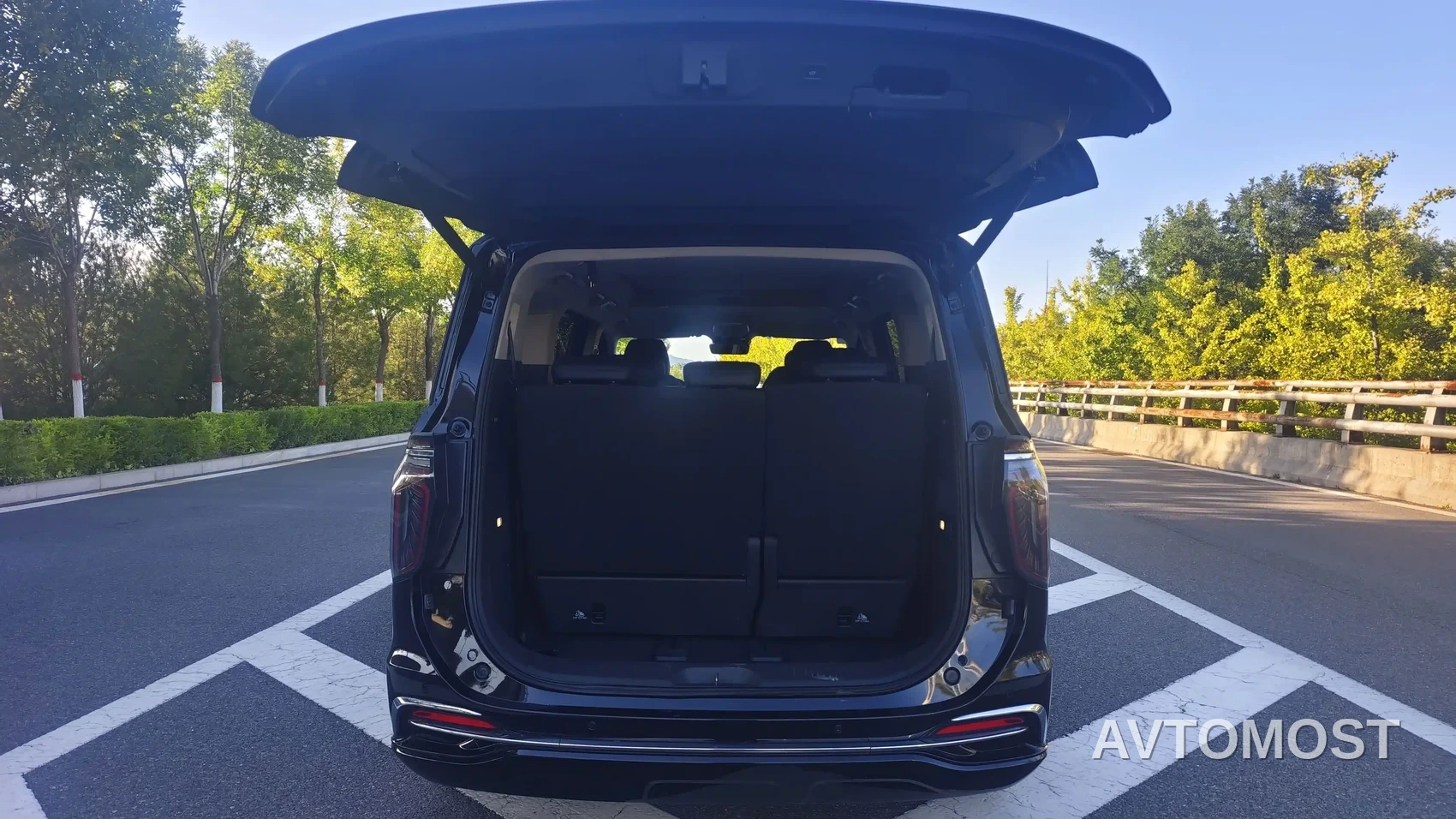 Hongqi HQ9 2023 2.0T Smart Connect Flag Enjoy Edition — фото 14