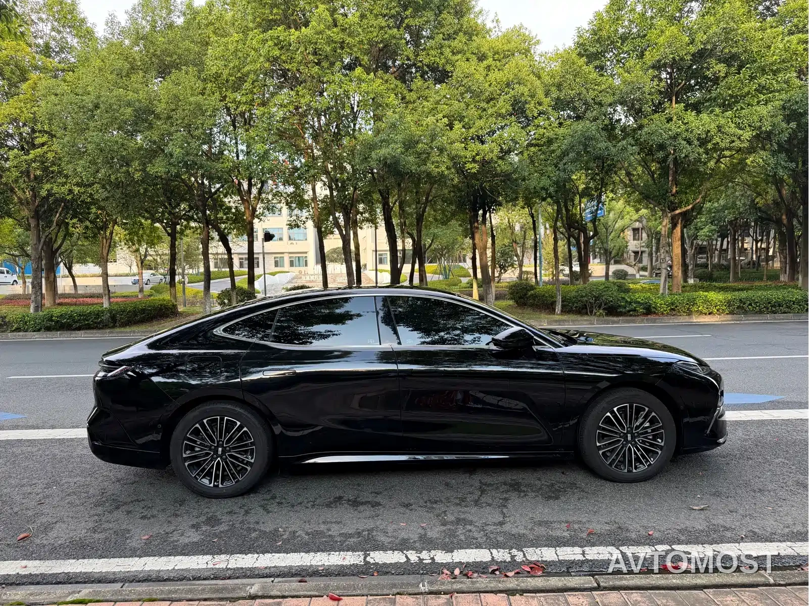 Geely Galaxy Xingyao 8 2025 130km EM-i Premium Edition — фото 4