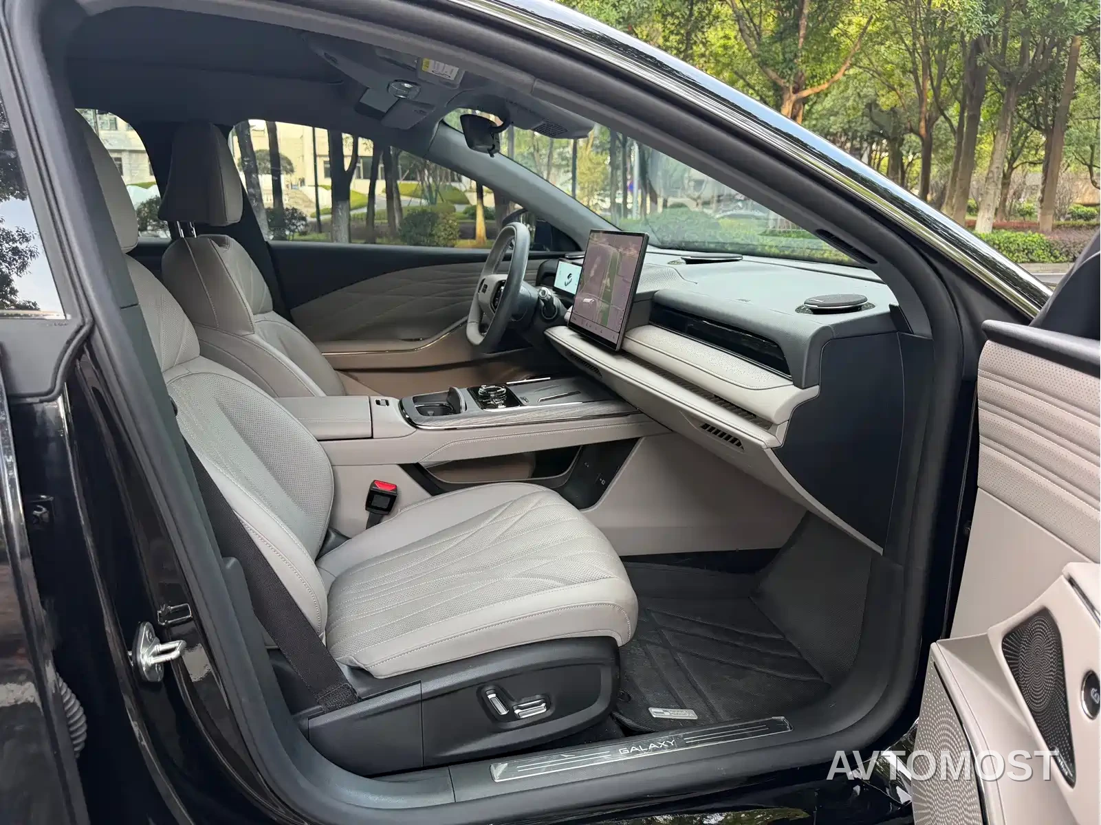 Geely Galaxy Xingyao 8 2025 130km EM-i Premium Edition — фото 9